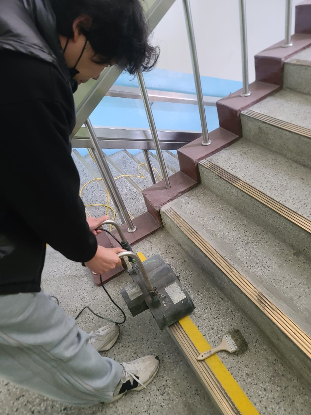 계단 구석구석 정확하게